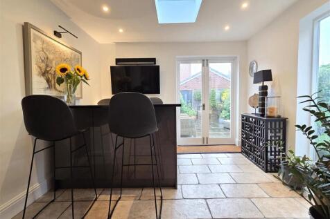 DINING AREA/GARDEN ROOM
