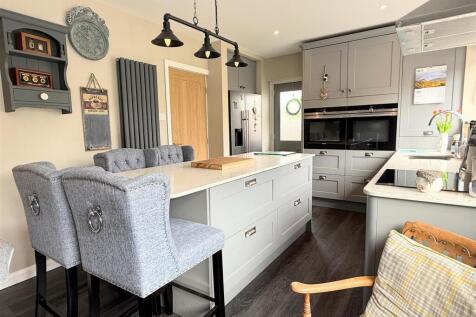 OPEN PLAN DINING KITCHEN