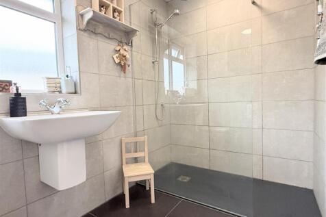 SHOWER ROOM/WC