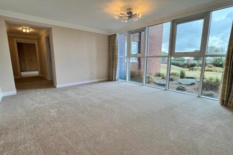 RECEPTION HALLWAY/GARDEN ROOM