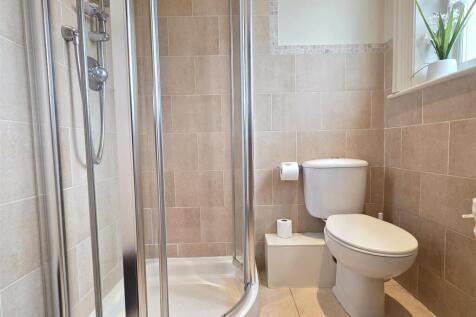 EN SUITE SHOWER ROOM/WC