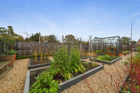 Tye green garden ...