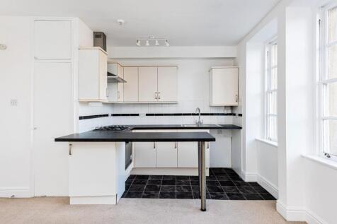 Flat 2, 22 The Paragon BA1 5LY-4.jpg