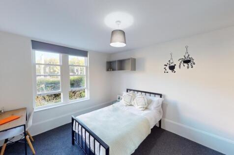 Flat-6-Piccadilly-Place-Bedroom-1 1.jpg