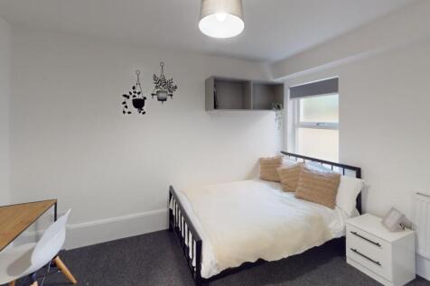 Flat-6-Piccadilly-Place-Bedroom-2 1.jpg