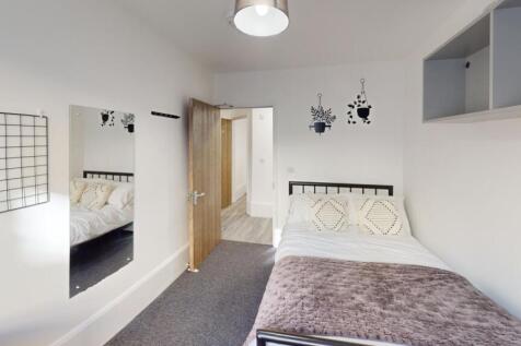 Flat-6-Piccadilly-Place-Bedroom-3 1.jpg