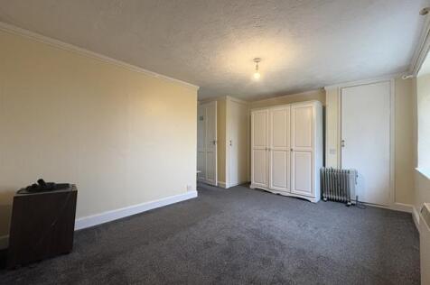 Bedroom 1 (2)