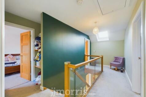 CAM03686G0-PR0210-STILL014.jpg