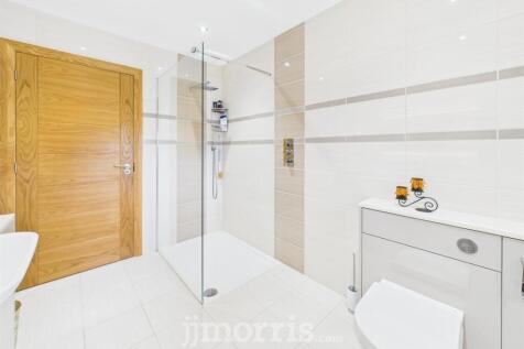 CAM03686G0-PR0262-STILL012.jpg