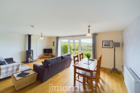 Open plan kitchen/ living room/ dining room