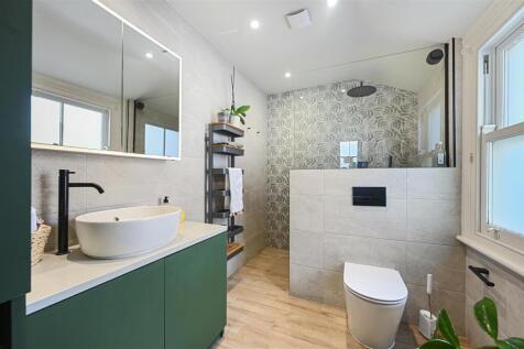 FB - Banim Street - Bathroom1 (1).JPG