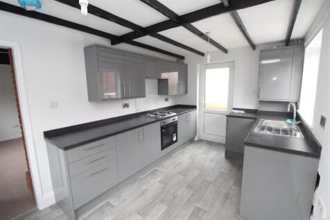 29 High St kitchen.jpeg