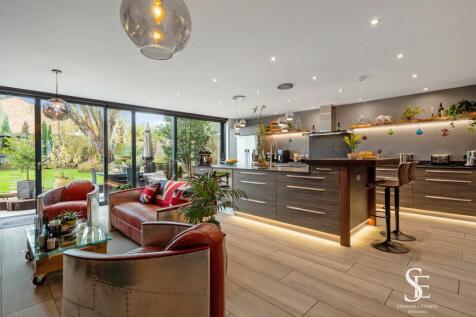 Family Room to Kitchen