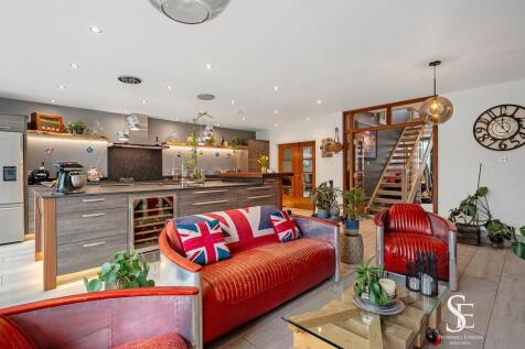Family Room to Kitchen