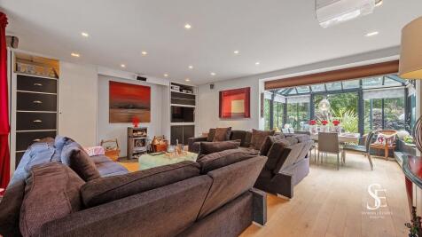 Family / Cinema Room