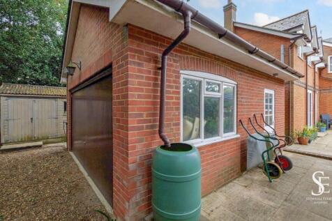 Detached Double Garage