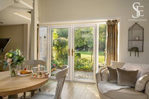 Annexe living space to garden