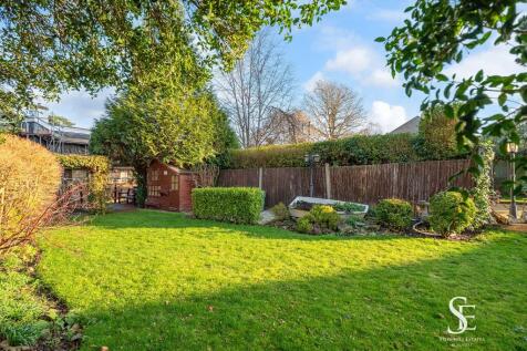 Rear Garden to Mooring