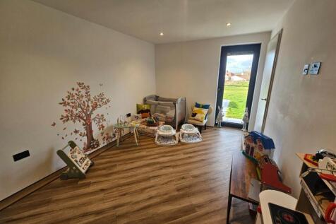 Bedroom 4 / Nursery