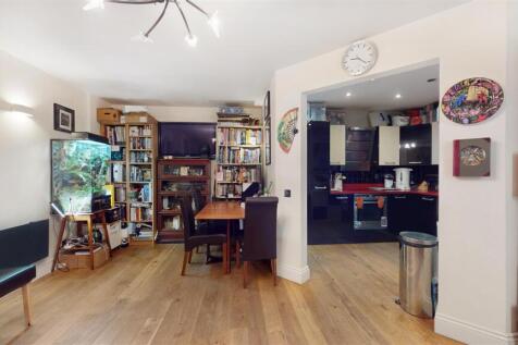 Flat 8 Park East Building, Bow Quarter - FRwKLYj2Y