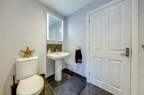 Jack &amp; Jill Bathroom
