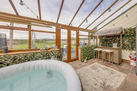 Conservatory &amp; Bar