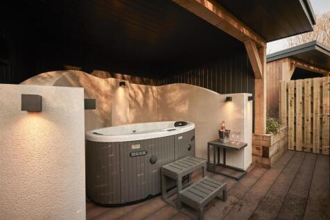 Hot Tub Booth