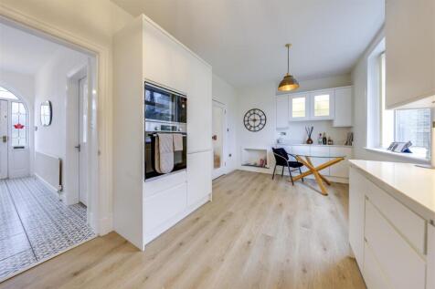 Open Plan Kitchen / Dining