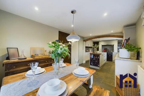 Dining kitchen