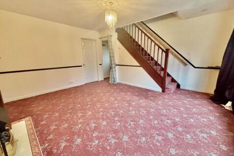 43 Thornbrook living room 1.jpg