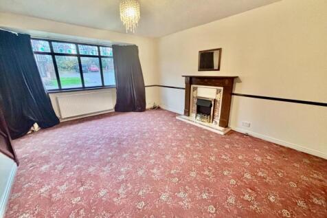 43 Thornbrook living room.jpg