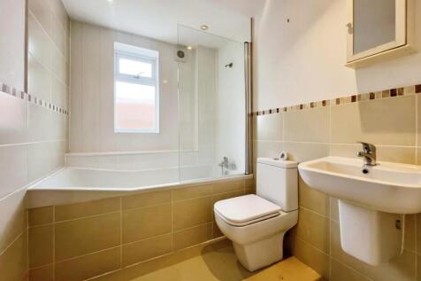 0e0c48af-bathroom 202.jpg