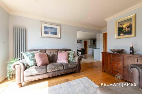 Snug, 3 Alston Court, Langtoft