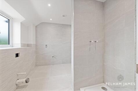 Family Bathroom, Bidwell House, Langham