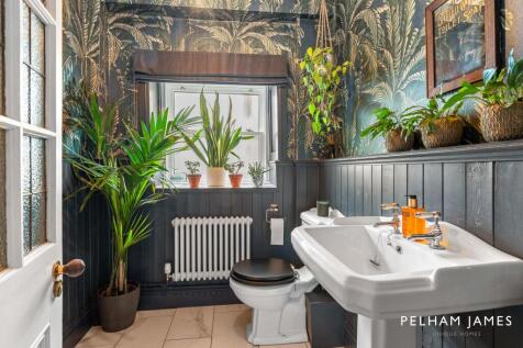 Cloakroom - Crawford House, Crowland