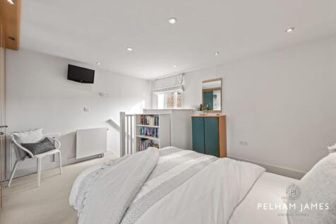 Third Bedroom, Crestwood, Stamford