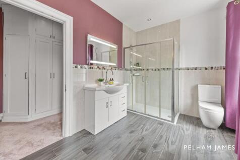 Principal En Suite, Highfields, Orton Longueville