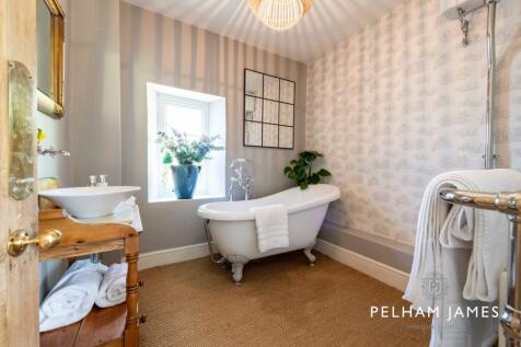 Family bathroom, Stone Cottage, Clipsham, Rutland