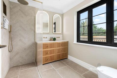 En Suite, Lincoln Road, Peterborough