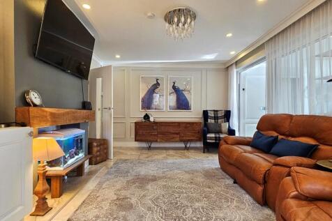 To Book A Viewing Call TPS Lostwithiel on 01208 87