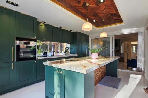 To Book A Viewing Call TPS Lostwithiel on 01208 87