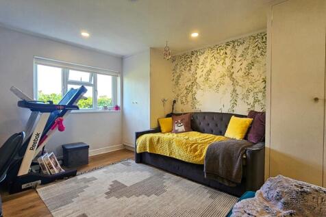 To Book A Viewing Call TPS Lostwithiel on 01208 87