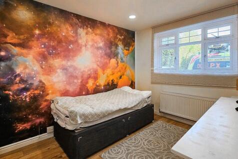To Book A Viewing Call TPS Lostwithiel on 01208 87