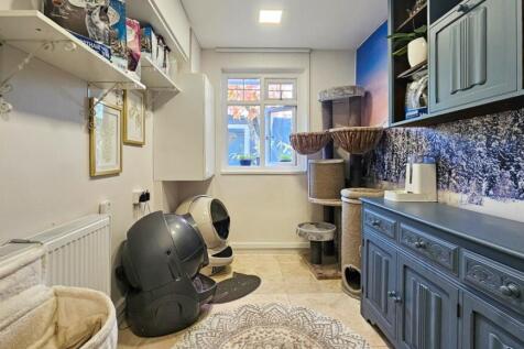 To Book A Viewing Call TPS Lostwithiel on 01208 87
