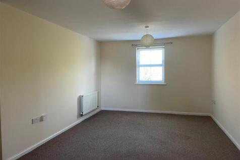 16 Ickworth - Living.jpg