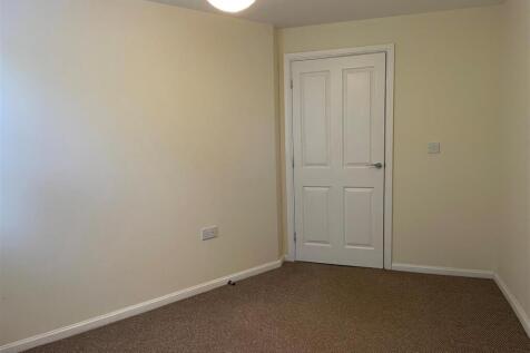 16 Ickworth - Bed 1.jpg