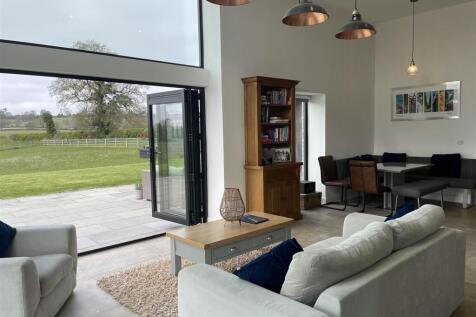 2 The Paddocks - Living Dining.JPG