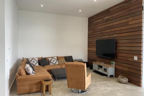 2 The Paddocks - Lounge.JPG
