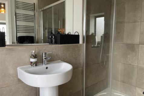 2 The Paddocks - En-Suite.JPG