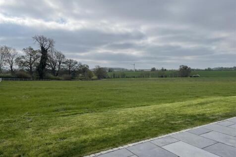 2 The Paddocks - Paddock.JPG